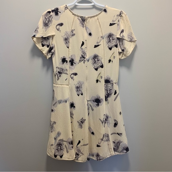 Aritzia Sunday Best Dashner Dress in Whitecap/Grey Charcoal - Picture 4 of 14